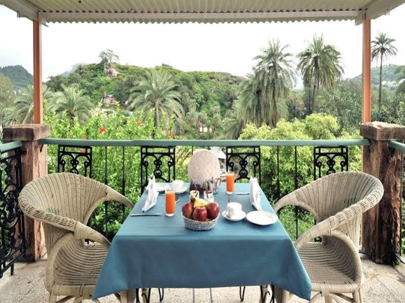 Welcomheritage Connaught House Mount Abu Exterior foto