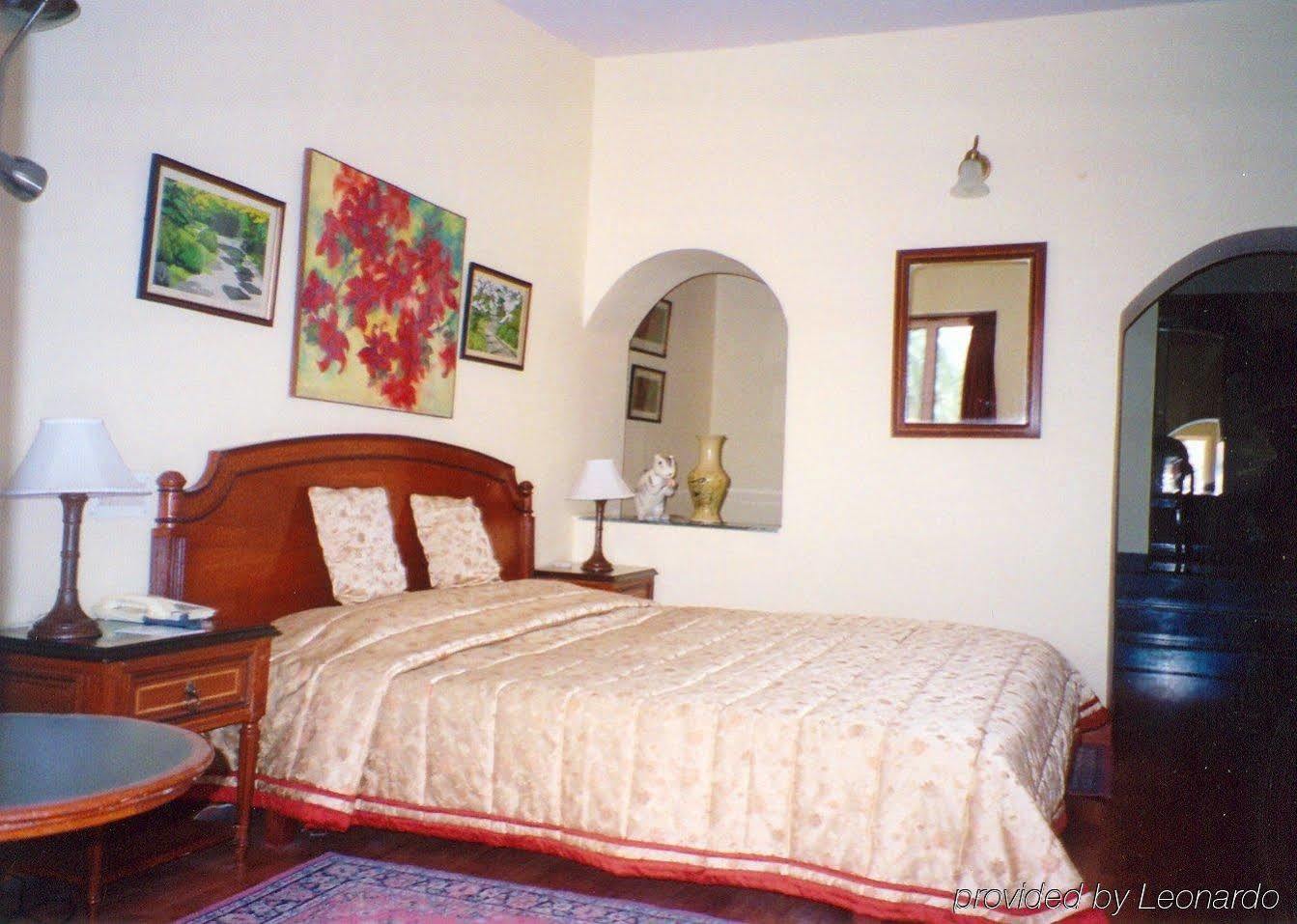 Welcomheritage Connaught House Mount Abu Exterior foto